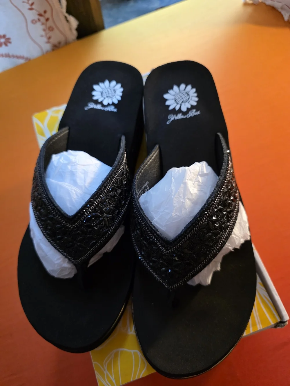 Brand New-Yellow Box Black Beaded Thong Sandals. Size 9.5 Womens - Picture 4 of 9